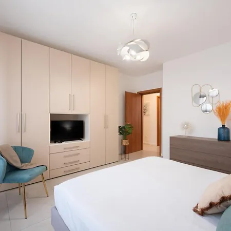 Charming In Apartment *